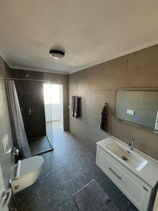 Modern Apt Near City Centre شكودر المظهر الخارجي الصورة